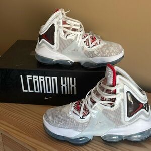 Lebron XIX White/university red-black Nike Basketball shoes men’s 9.5 women’s 11